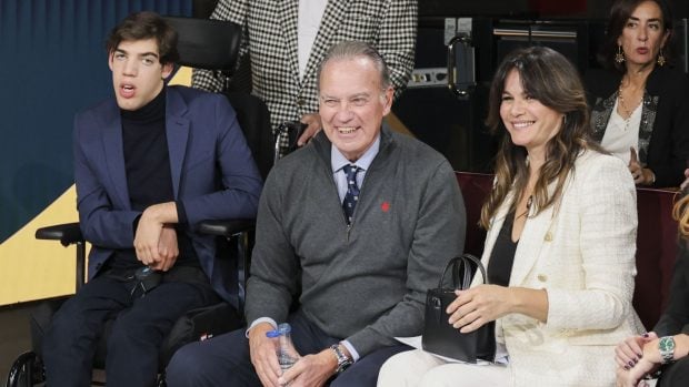Fabriola Mart&iacute;nez y Bert&iacute;n Osborne junto a su hijo Kike. (Foto: Gtres)