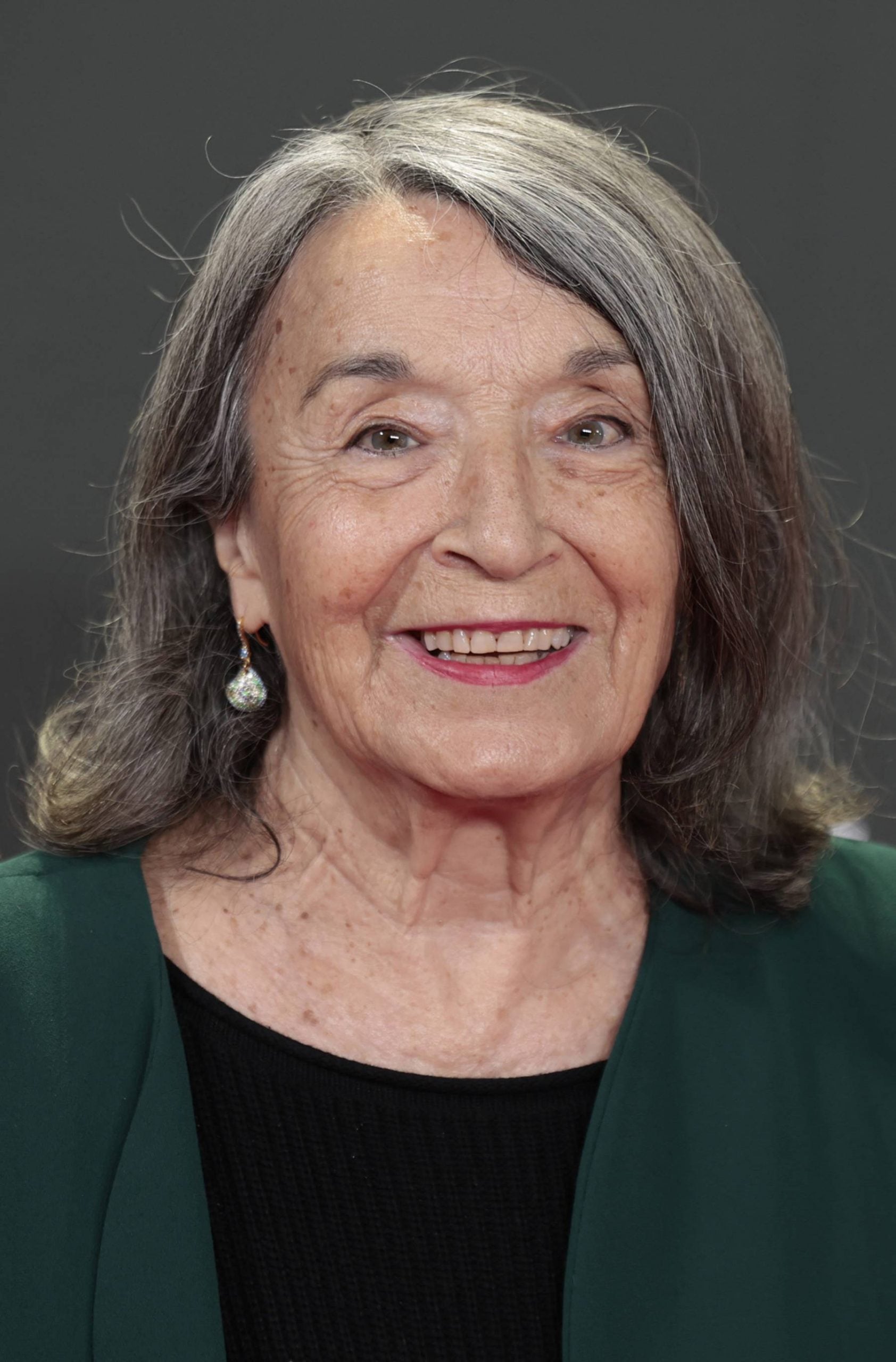 Petra Mart&iacute;nez, Petra Mart&iacute;nez premios, Jos&eacute; Luis Gil
