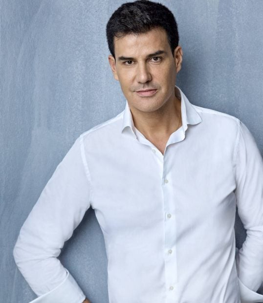 Alejandro de Miguel, uno de los dise&ntilde;adores de moda nupcial m&aacute;s importantes de nuestro pa&iacute;s. 