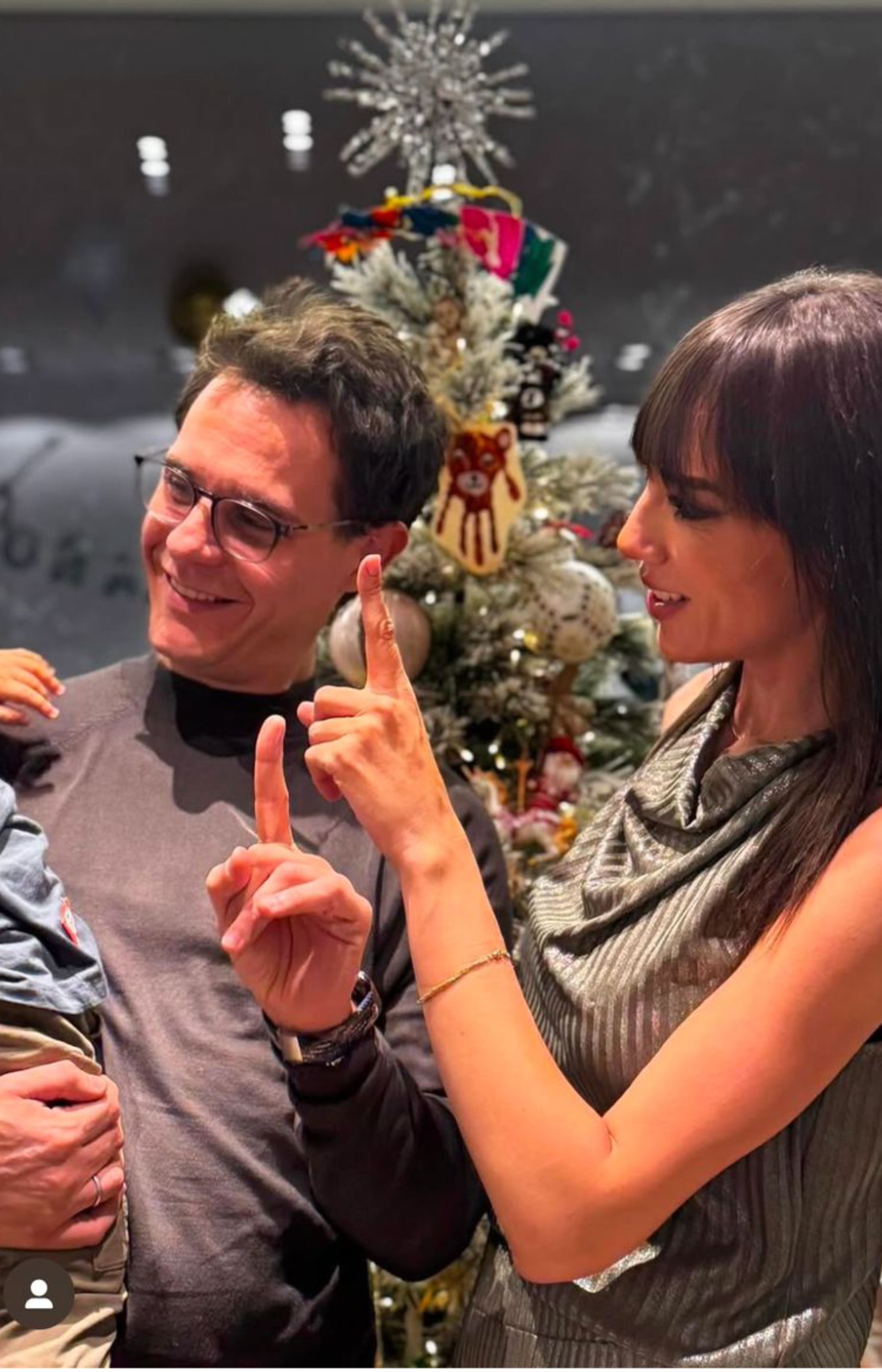 Patricia Pardo y Christian Gálvez en las primeras navidades de su hijo Luca. (Foto:Instagram)