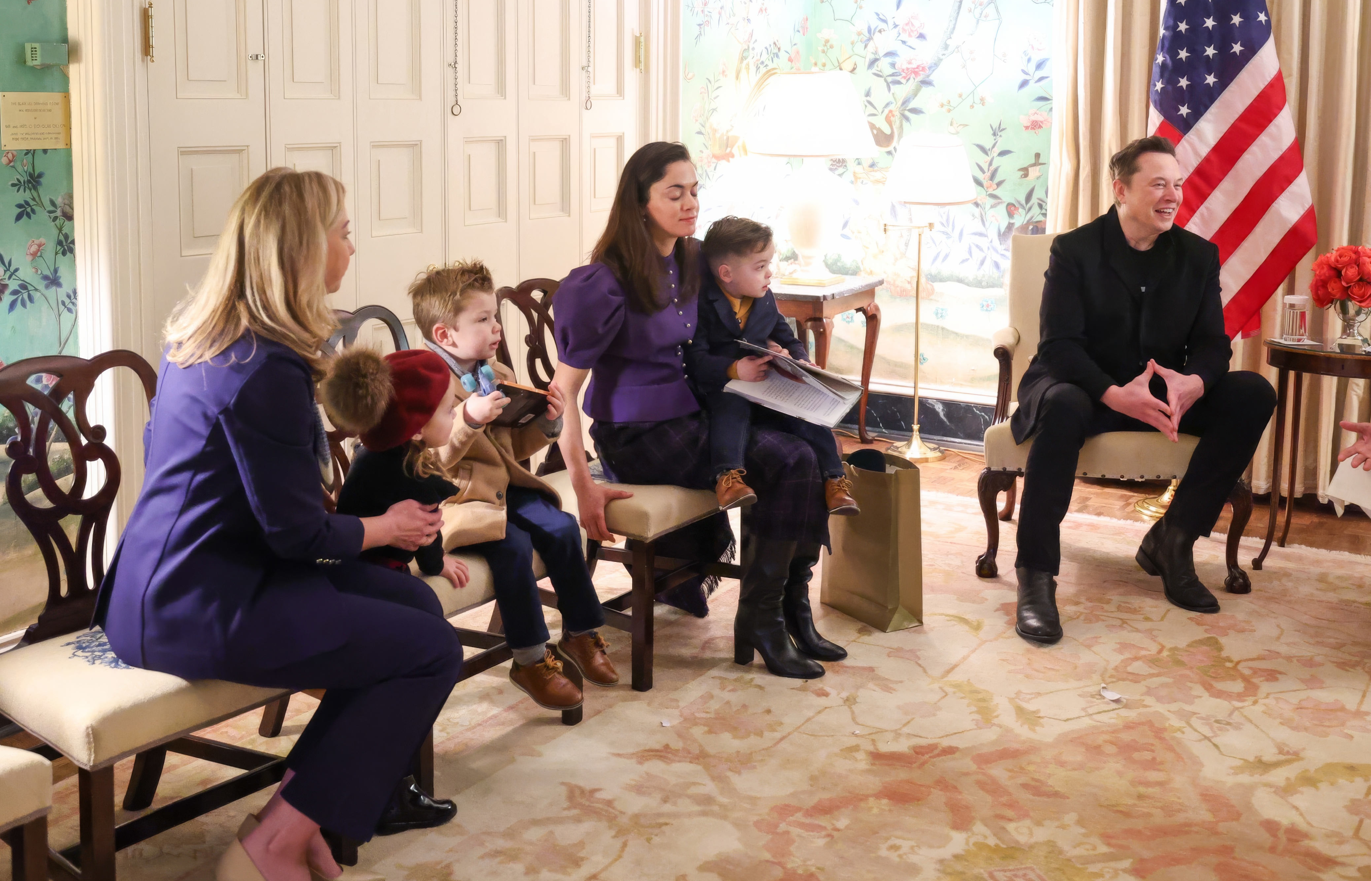 Shivon Zilis y Elon Musk con sus hijos. (Foto:Gtres)