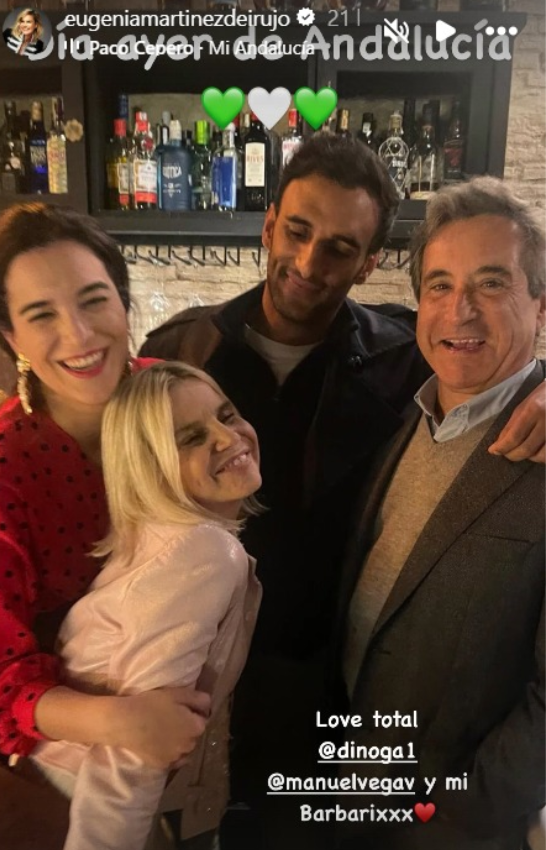 Eugenia Mart&iacute;nez de Irujo con sus amigos. (Foto:Instagram)
