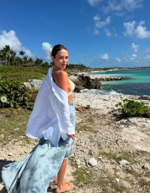 Rosanna Zanetti disfrutando de un paseo por la playa. (Foto:Redes Sociales)