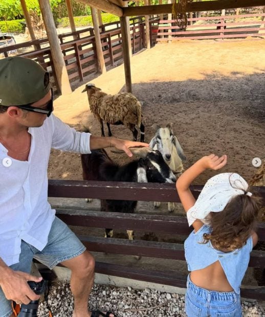 David Bisbal con su hija disfrutando en una granja. (Foto: Redes Sociales)