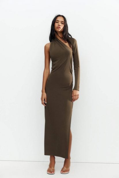 Vestido de color verde Zara.
