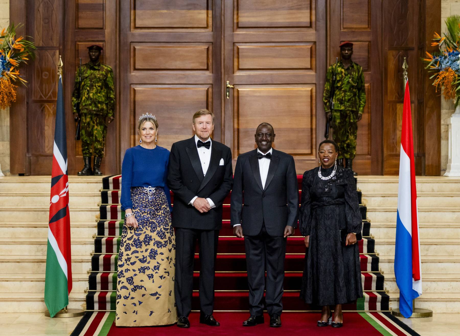 Los Reyes Guillermo Alejandro y M&aacute;xima de Holanda, junto al presidente keniano, William Ruto y su esposa, Rachel. (Foto: Gtres)