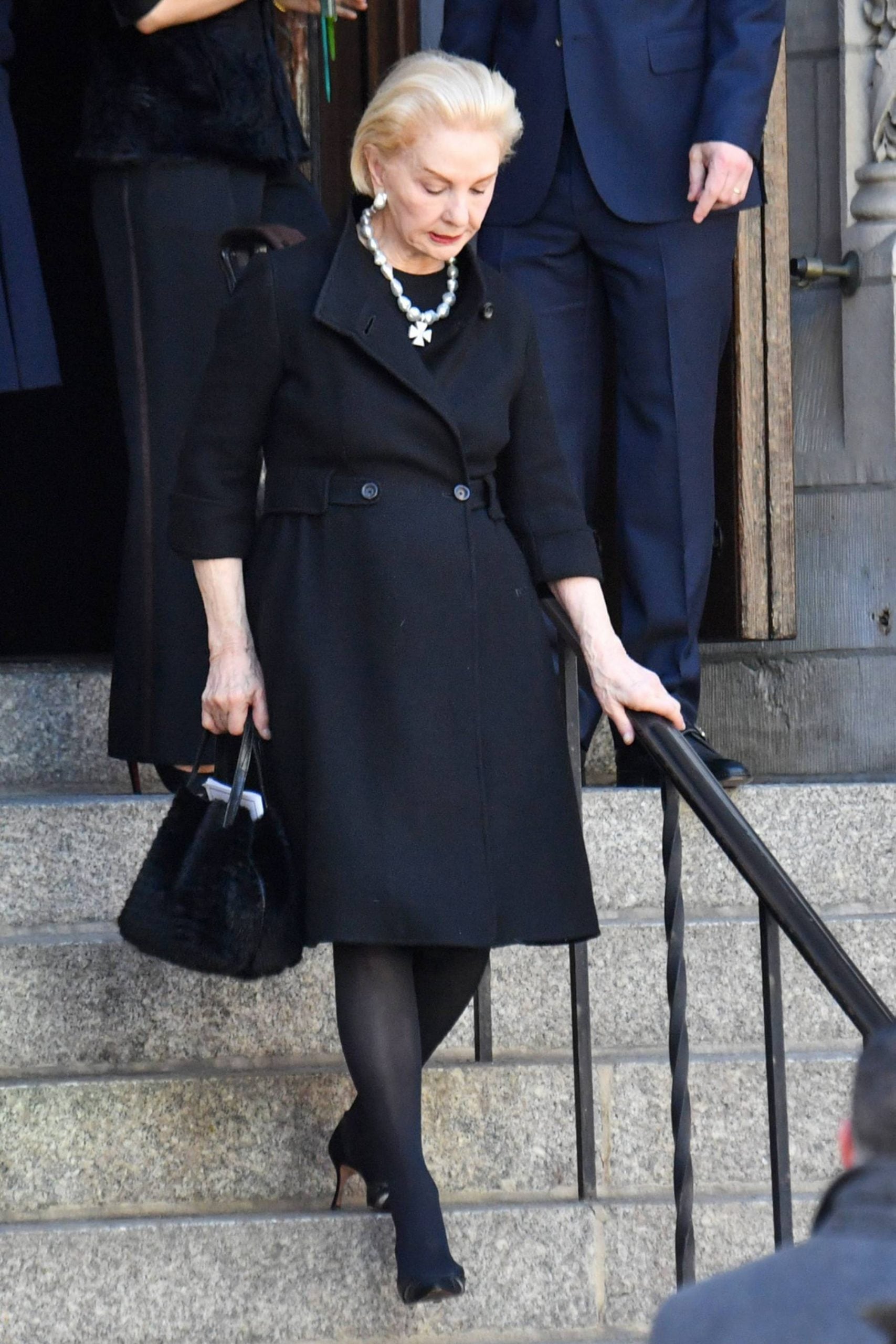Carolina Herrera en el &uacute;ltimo adi&oacute;s a Reinaldo. (Foto: Gtres)