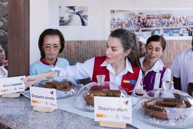 La Reina Letizia en Cabo Verde. (Foto: Gtres)