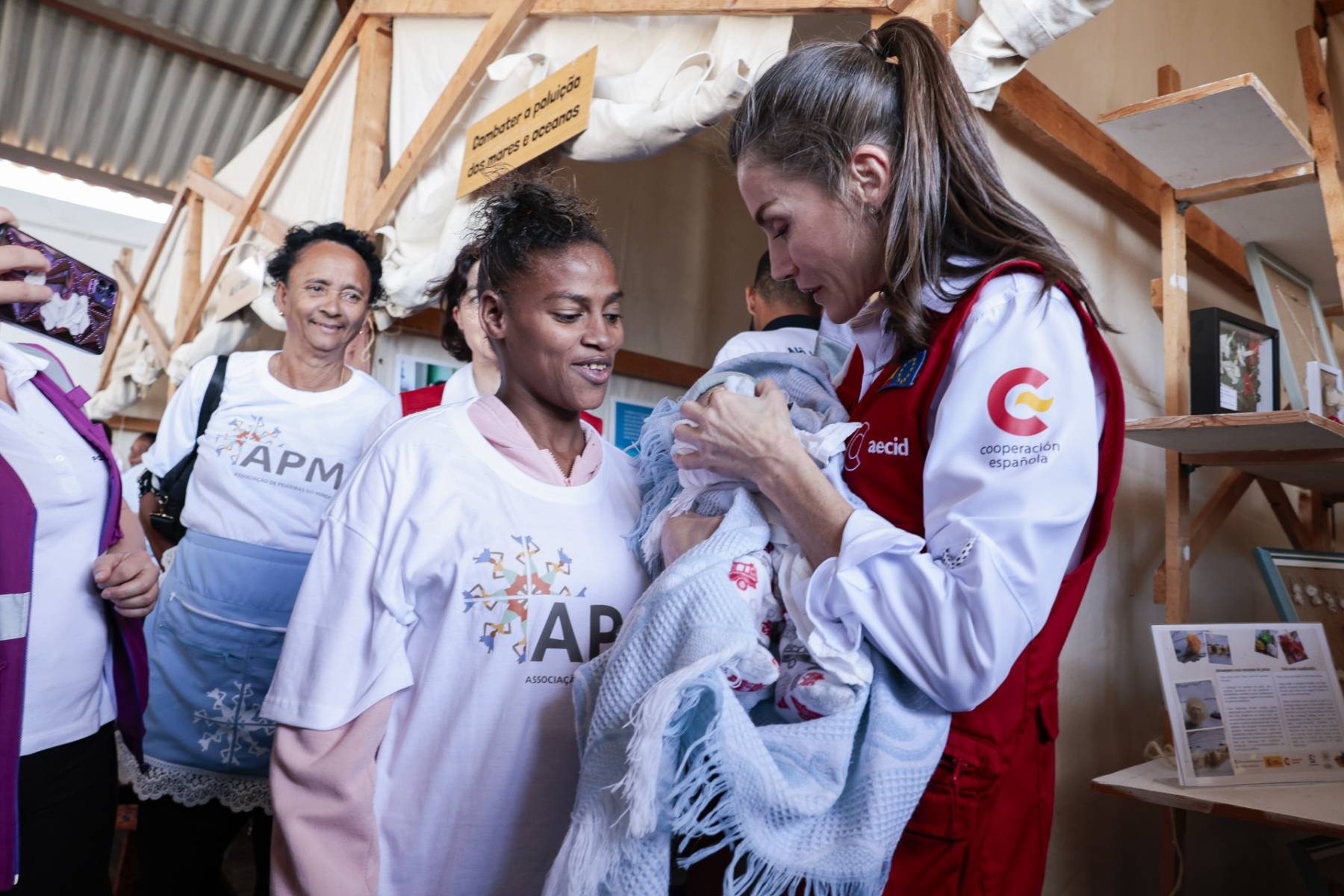 La Reina Letizia en Cabo Verde. (Foto: Gtres)