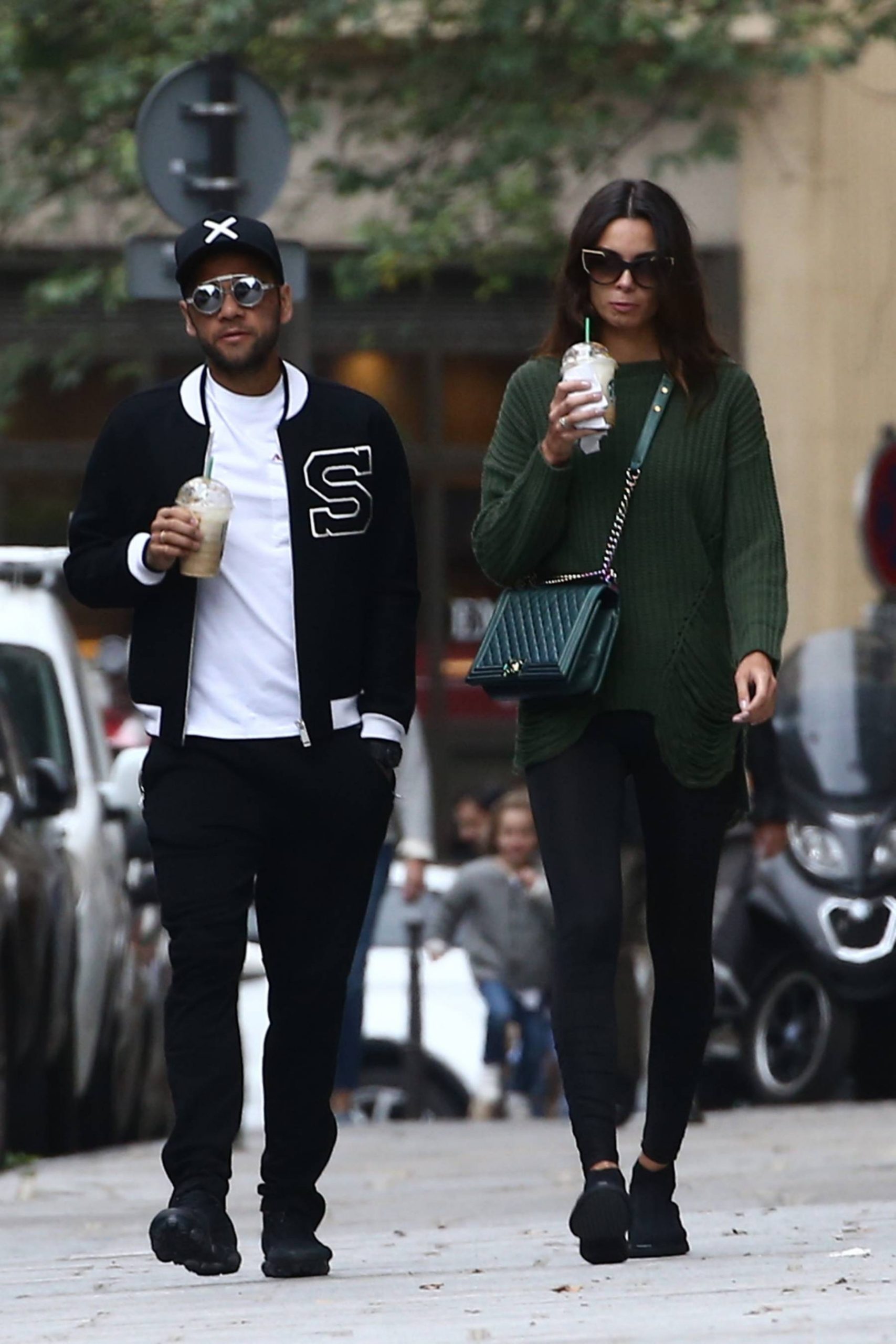 Dani Alves y Joana Sanz en París. (Foto: Gtres)