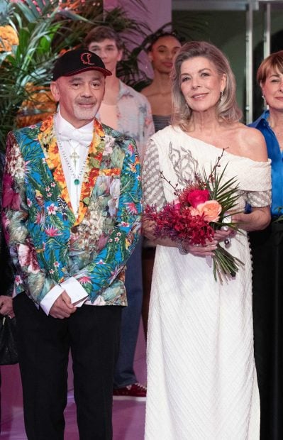 Christian Louboutin y Carolina de Monaco en el El Baile de la Rosa. (Foto:Gtres)