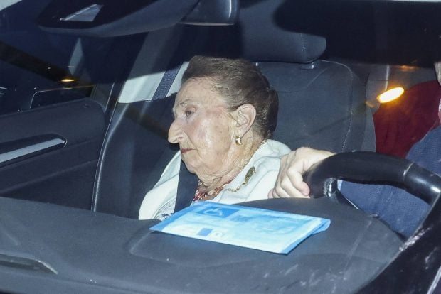La infanta Margarita en el interior de un veh&iacute;culo. (Foto: Gtres)