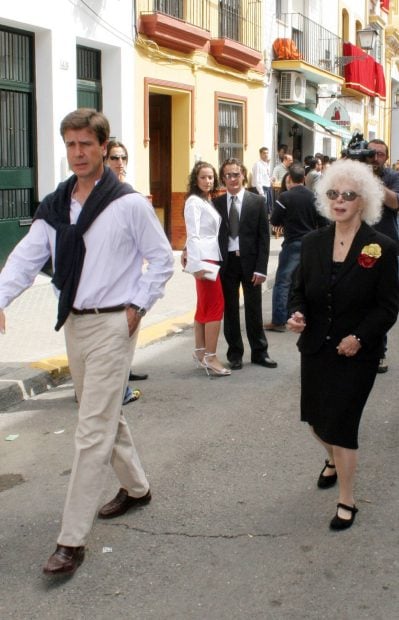 Cayetana Fitz-James Stuart, Cayetano Mart&iacute;nez de Irujo