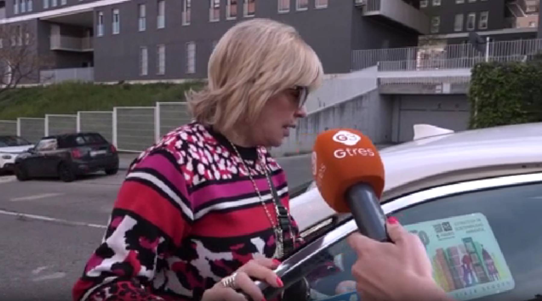 Bárbara Rey por las calles de Madrid. (Foto: Gtres)
