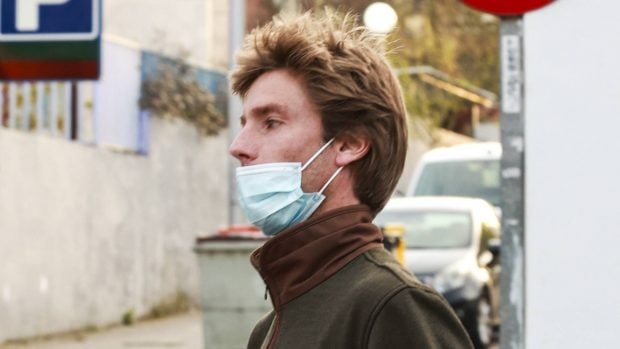 Christian de Hannover en las inmediaciones de un hospital. (Foto: Gtres)