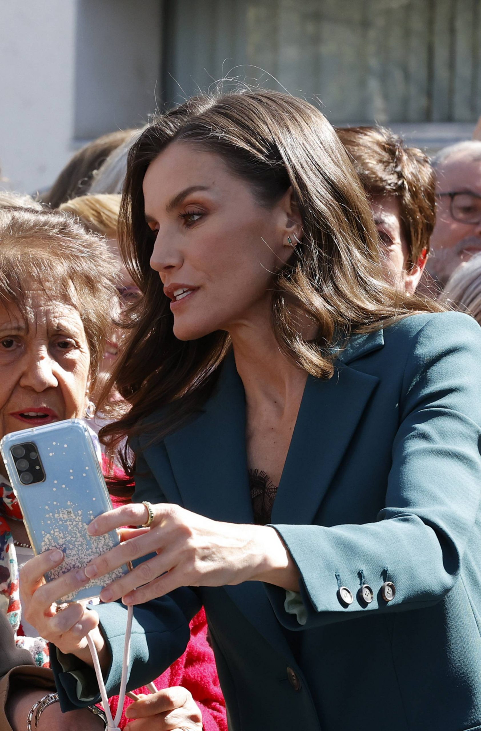 La Reina Letizia en un acto en León. (Foto: Gtres)