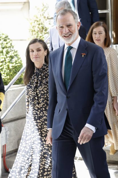 Los Reyes Felipe y Letizia en un acto oficial. (Foto: Gtres)