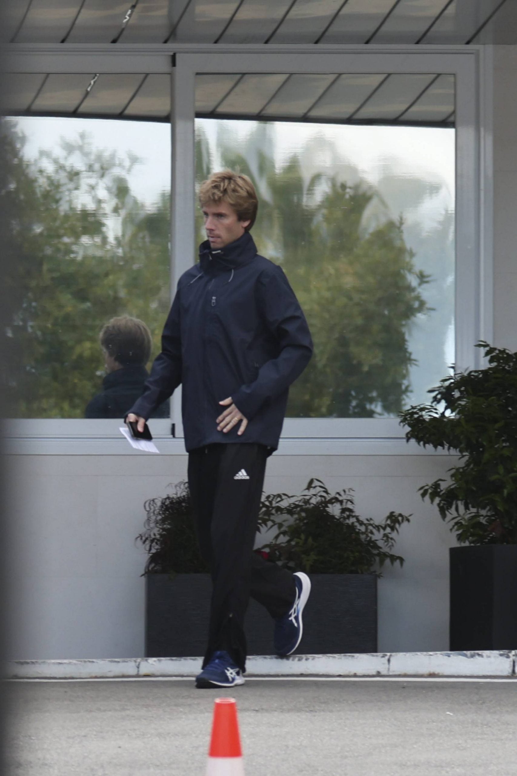Christian de Hannover en las inmediaciones de un hospital. (Foto: Gtres)