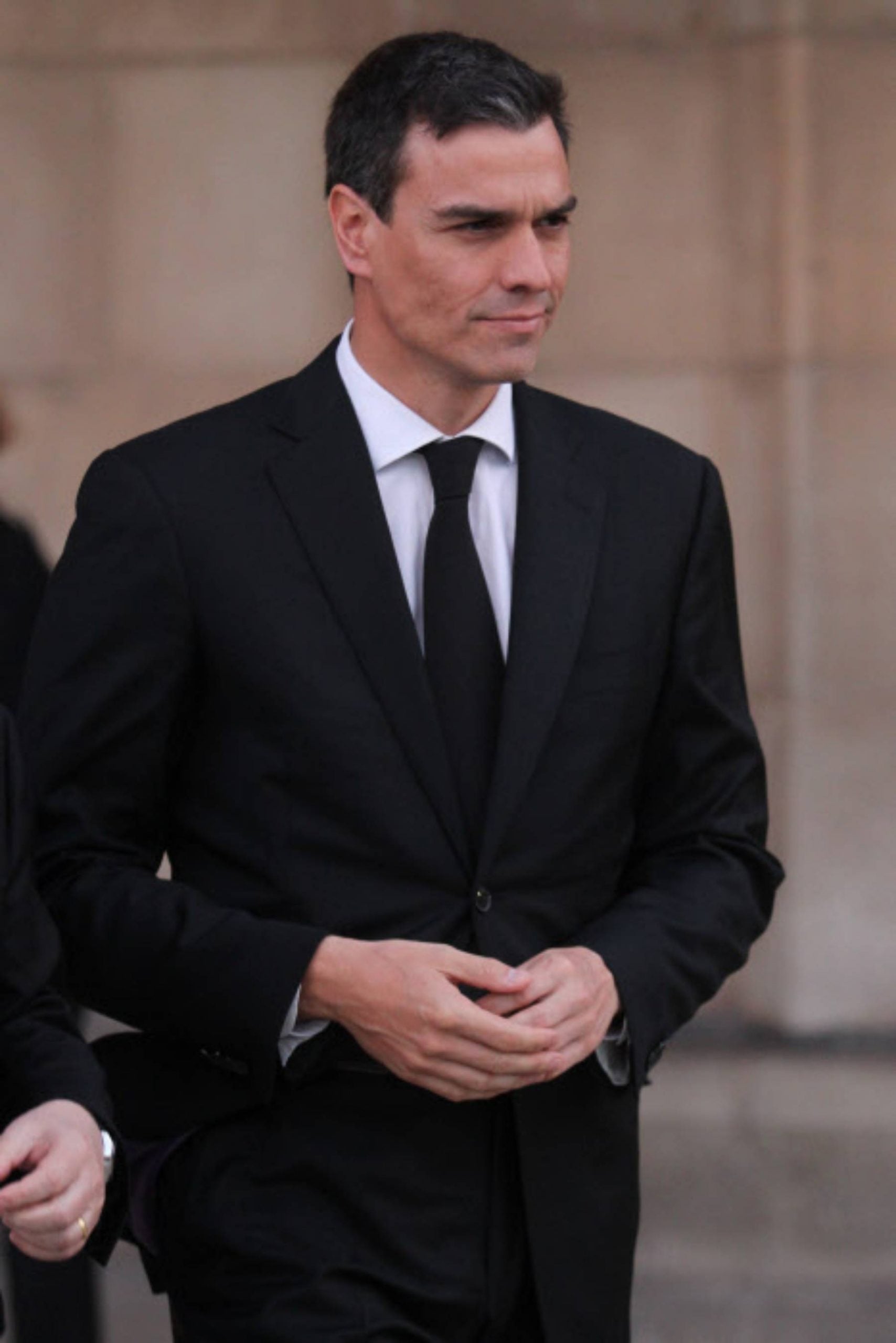 Pedro S&aacute;nchez en un funeral de Estado. (Foto: Gtres)