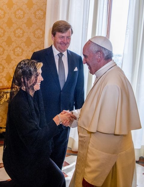 Reina M&aacute;xima, Papa