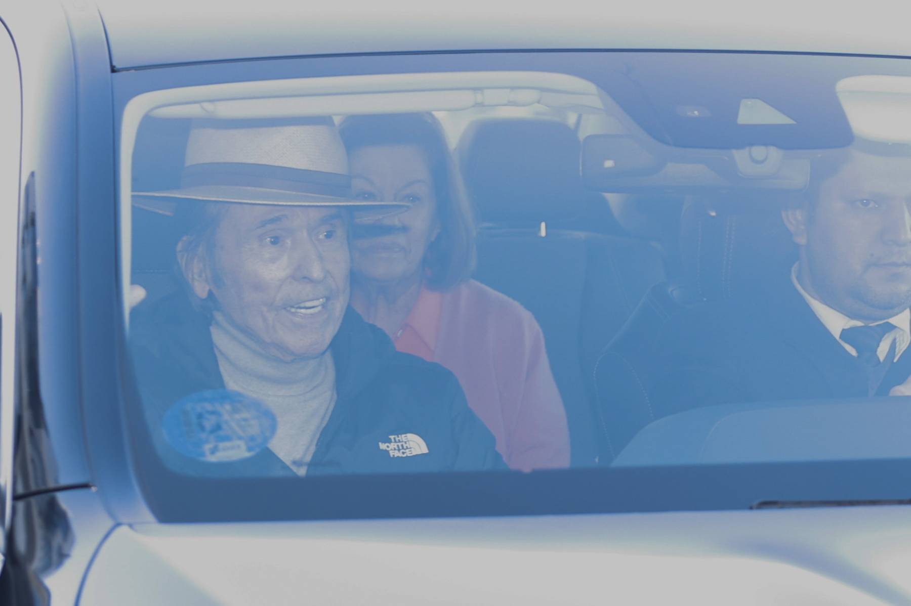 Raphael y Natalia Figueroa en el interior de un veh&iacute;culo. (Foto: Gtres)