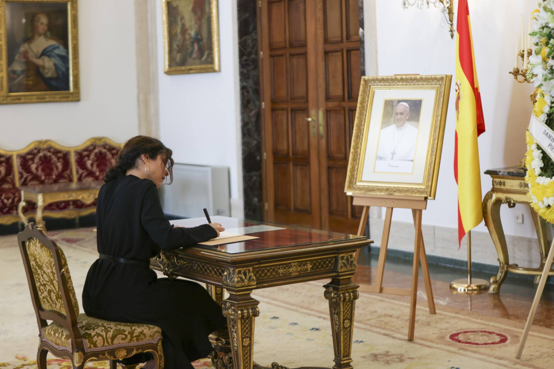 Isabel D&iacute;az Ayuso en la Nunciatura Apost&oacute;lica. (Foto: Gtres)