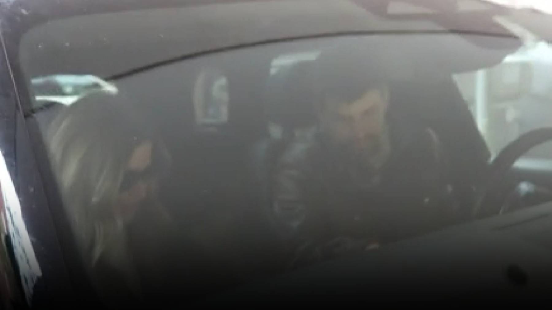 Gerard Piqu&eacute; y Clara Ch&iacute;a en Barcelona. (Foto: Gtres)