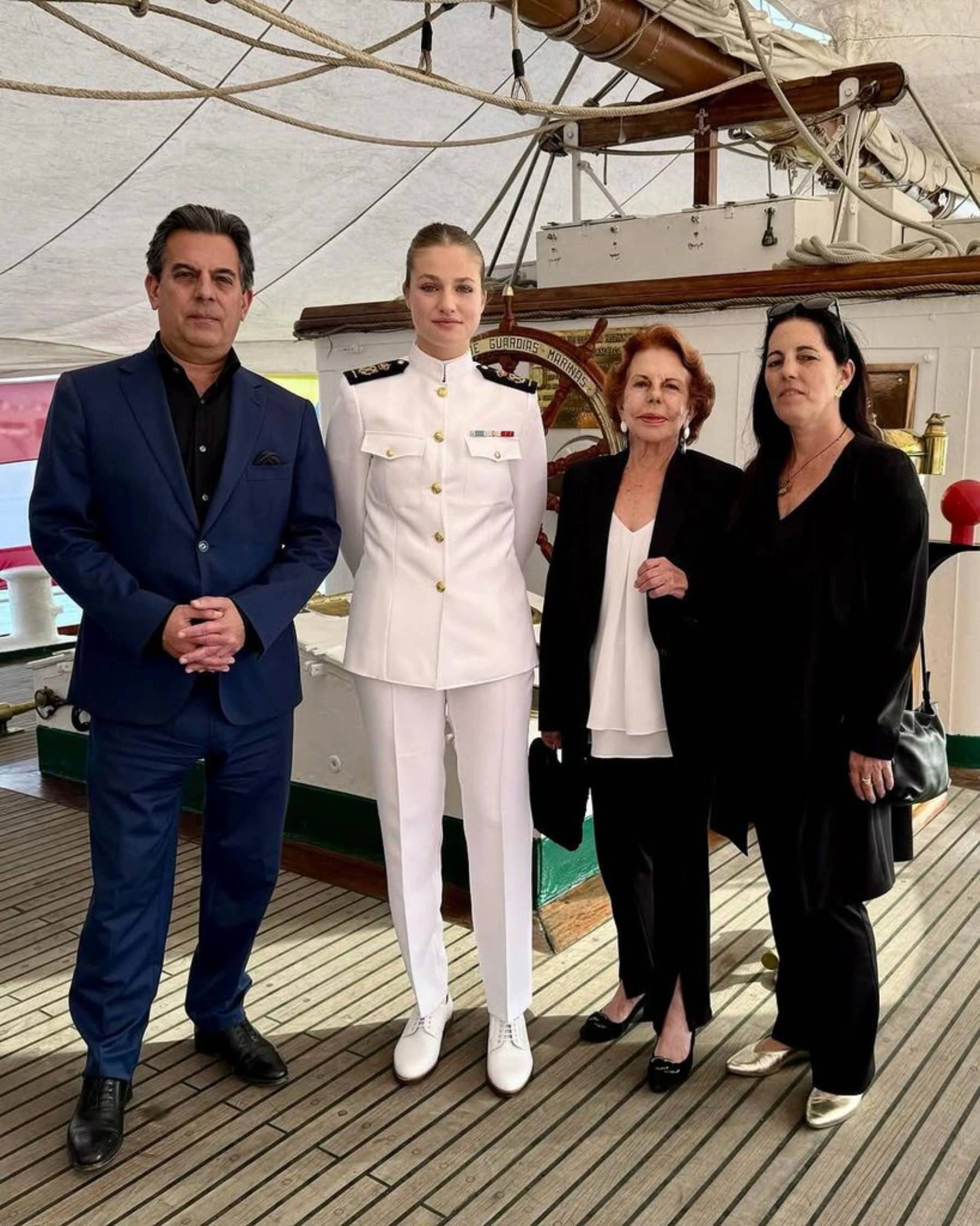 La princesa Leonor junto a la familia de Mario Vargas Llosa. (Foto: RRSS)