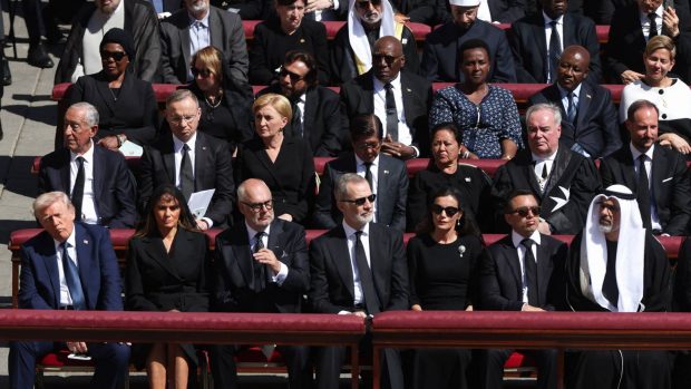 Asistentes al funeral del Papa Francisco. (Foto: Gtres)