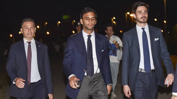 Manuel Vega y dos amigos. (Foto: Gtres)
