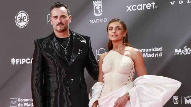 Los presentadores de la gala en el photocall. (Foto: Gtres)