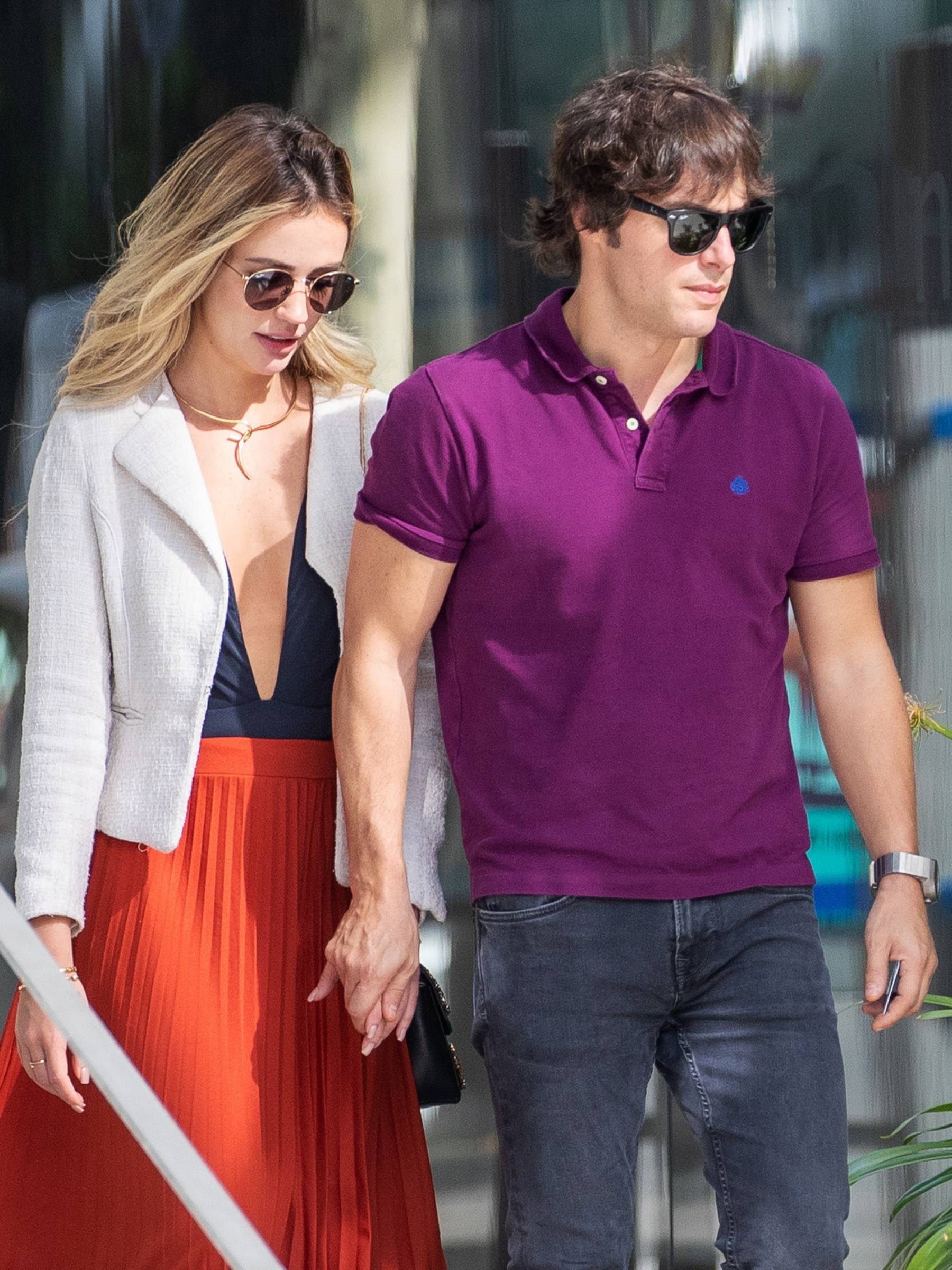 Rebecca Lima y Jordi Cruz por las calles de Madrid. (Foto: Gtres)