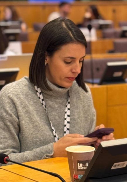 Irene Montero no se quita el colgante palestino. (Foto: Redes Sociales)