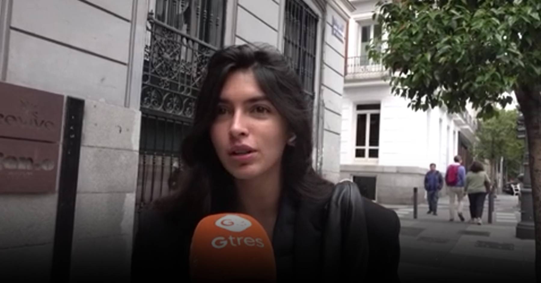 Luc&iacute;a Rivera por las calles de Madrid. (Foto: Gtres)