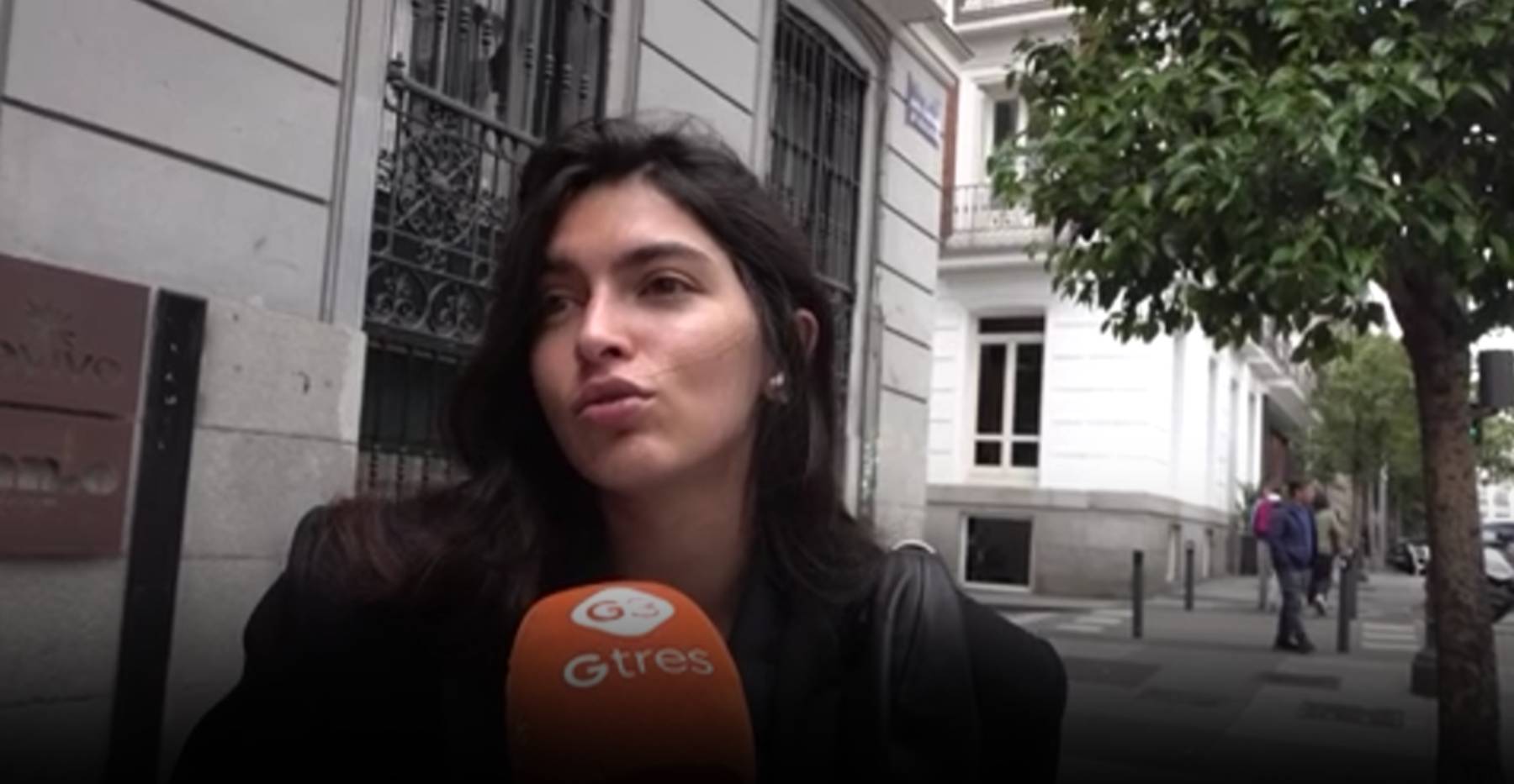 Luc&iacute;a Rivera por las calles de Madrid. (Foto: Gtres)