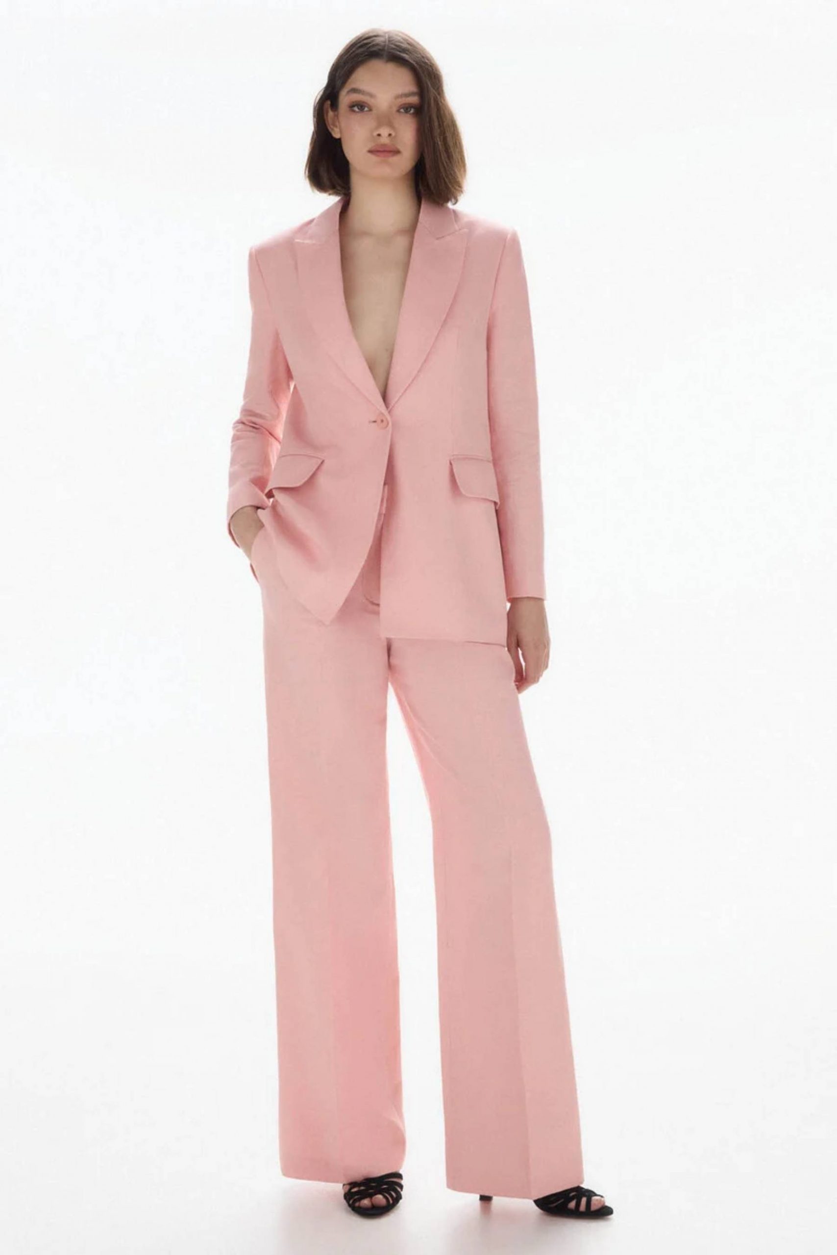 Traje de TFP by Tamara Falc&oacute;. (Foto: Pedro del Hierro)