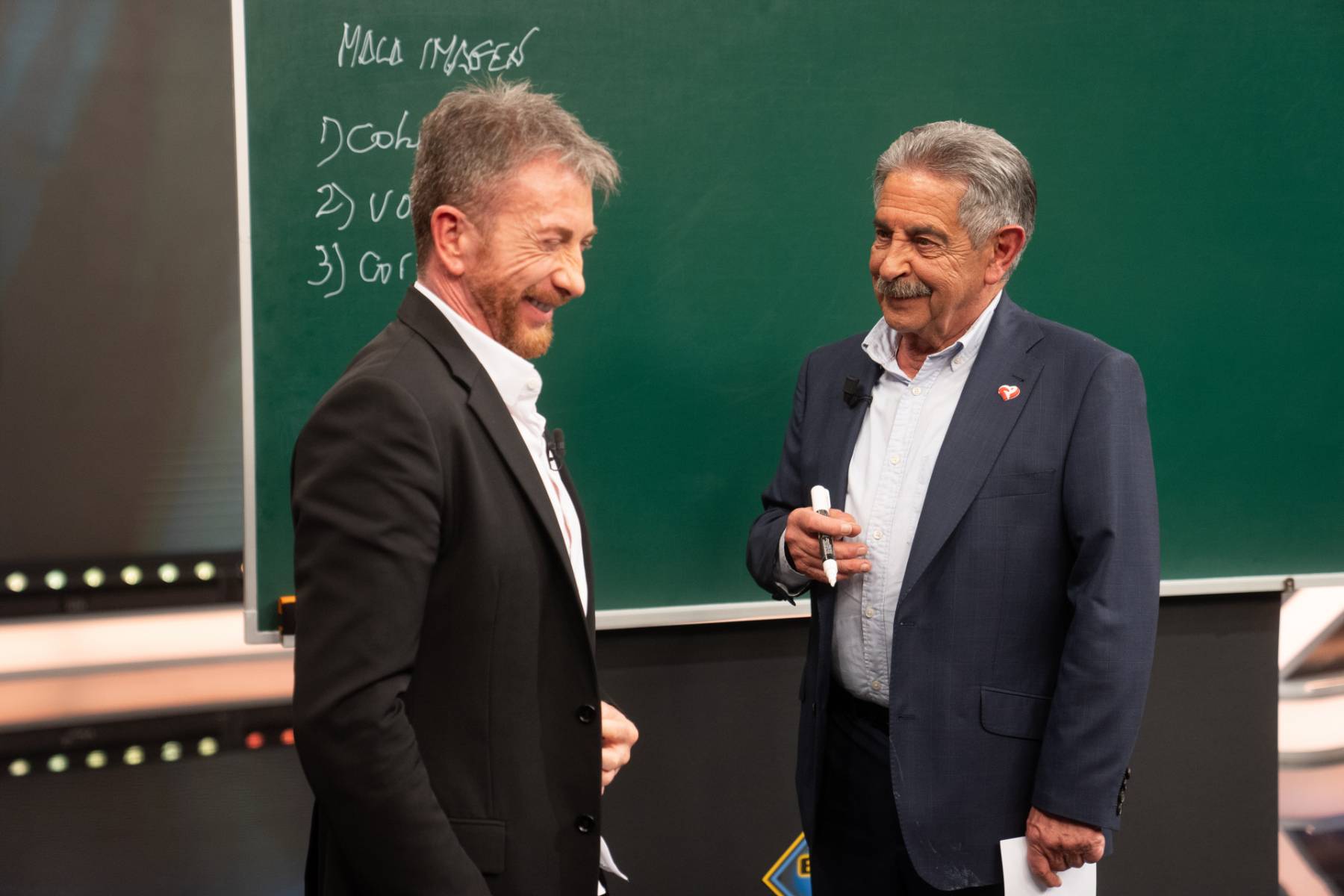 Pablo Motos y Miguel &Aacute;ngel Revilla en 'El Hormiguero'. (Foto: Gtres)