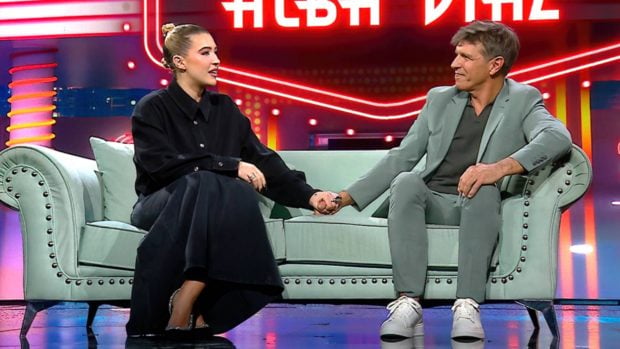 Manuel D&iacute;az 'El Cordob&eacute;s' junto a Alba D&iacute;az en Canal sur. (Foto: Canal sur)