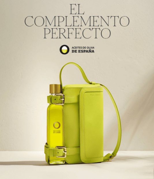 Dise&ntilde;ado por Palomo Spain y producido artesanalmente en Ubrique.