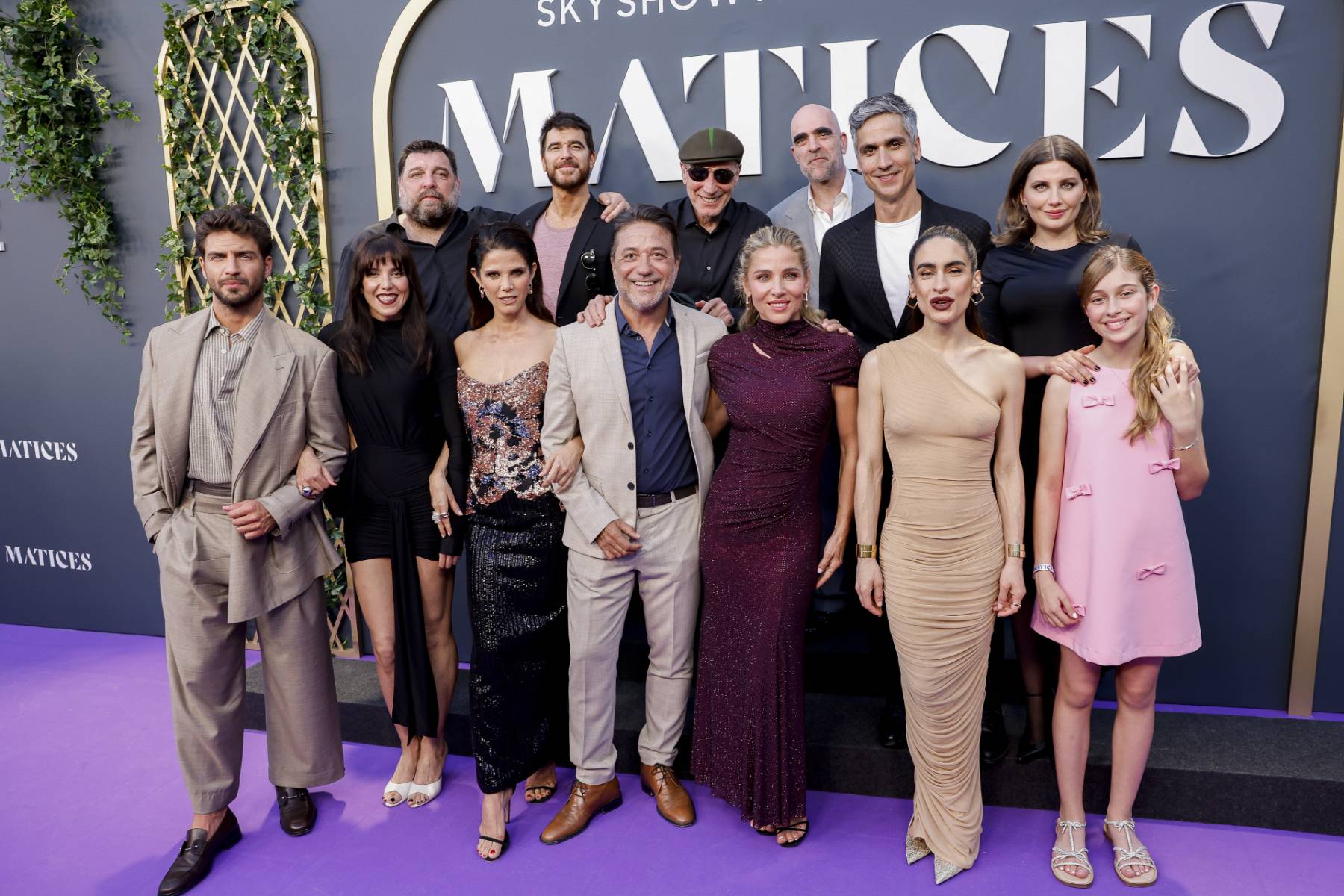 El reparto de 'Matices' en la premiere de la ficci&oacute;n. (Foto: Gtres)