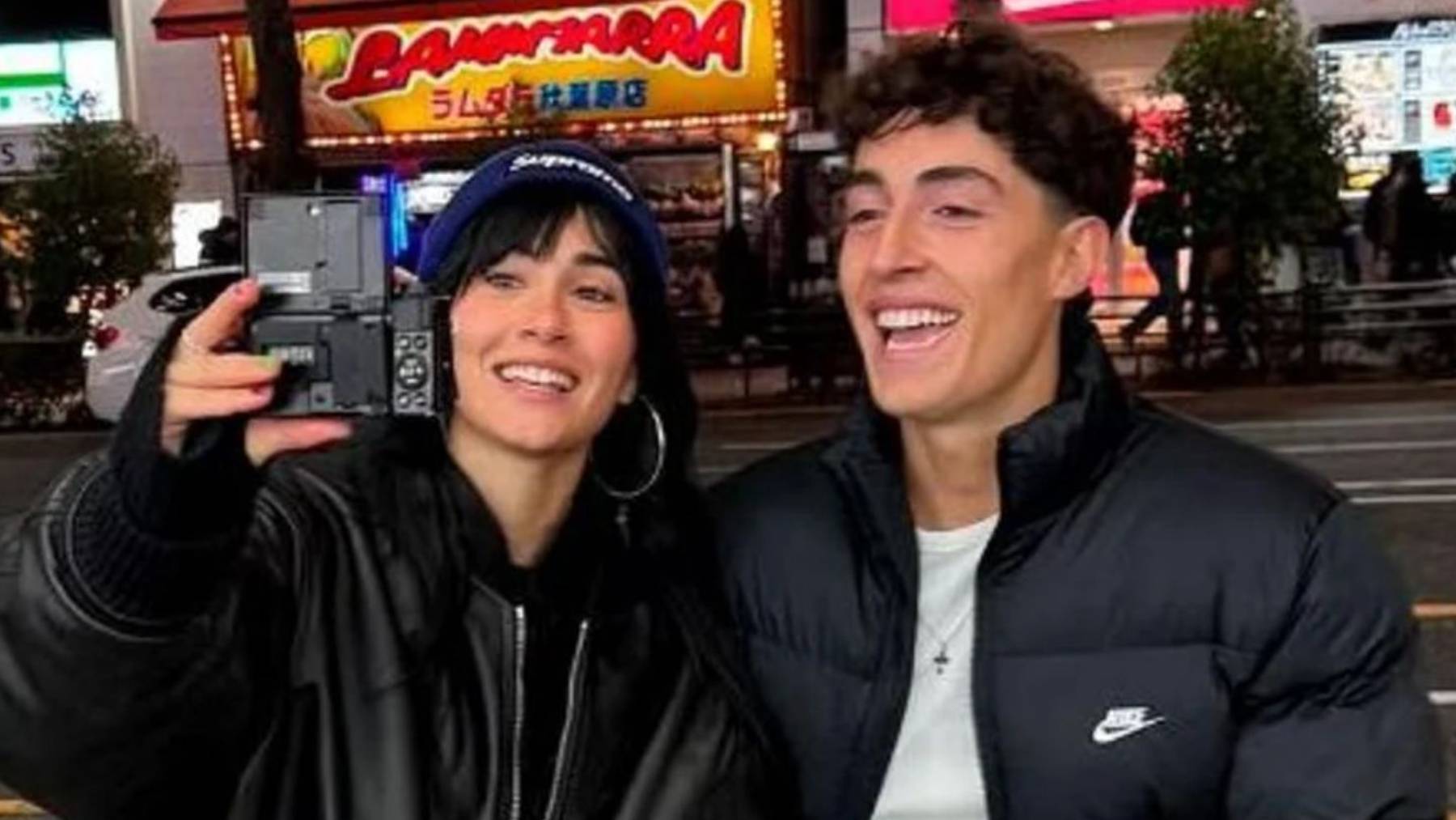 Aitana y Plex en Jap&oacute;n. (Foto: YouTube)