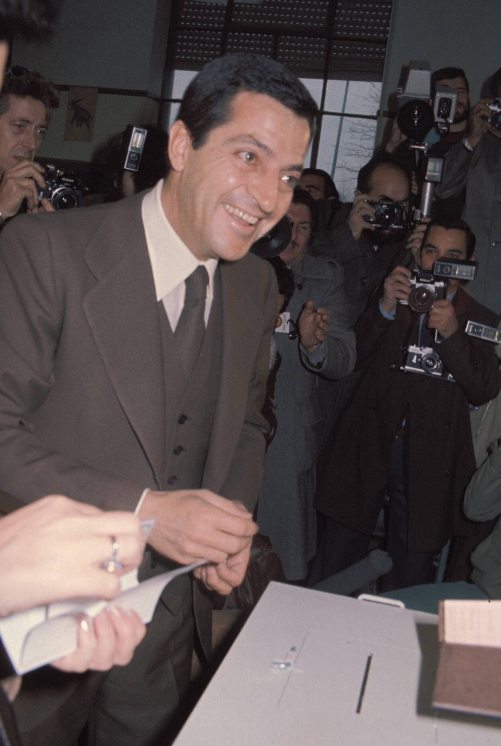 Adolfo Su&aacute;rezen unas elecciones en Madrid. (Foto: Gtres)