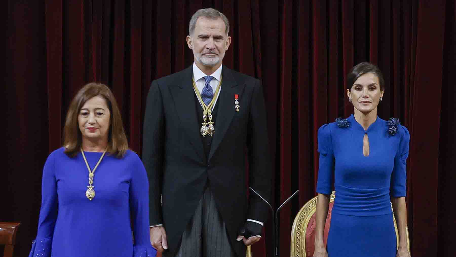 Francina Armengol con un vestido azul. (Foto: Gtres) 