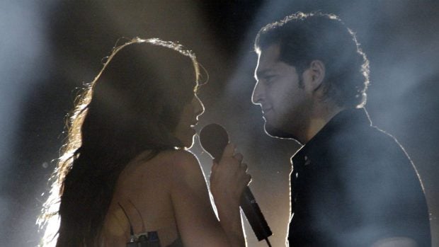 Manu Tenorio y Nuria Ferg&oacute; en un concierto. (Foto: Gtres)