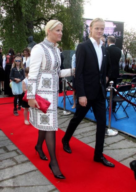 Marius Borg H&oslash;iby y la princesa Mette-Marit. (Foto: Gtres)