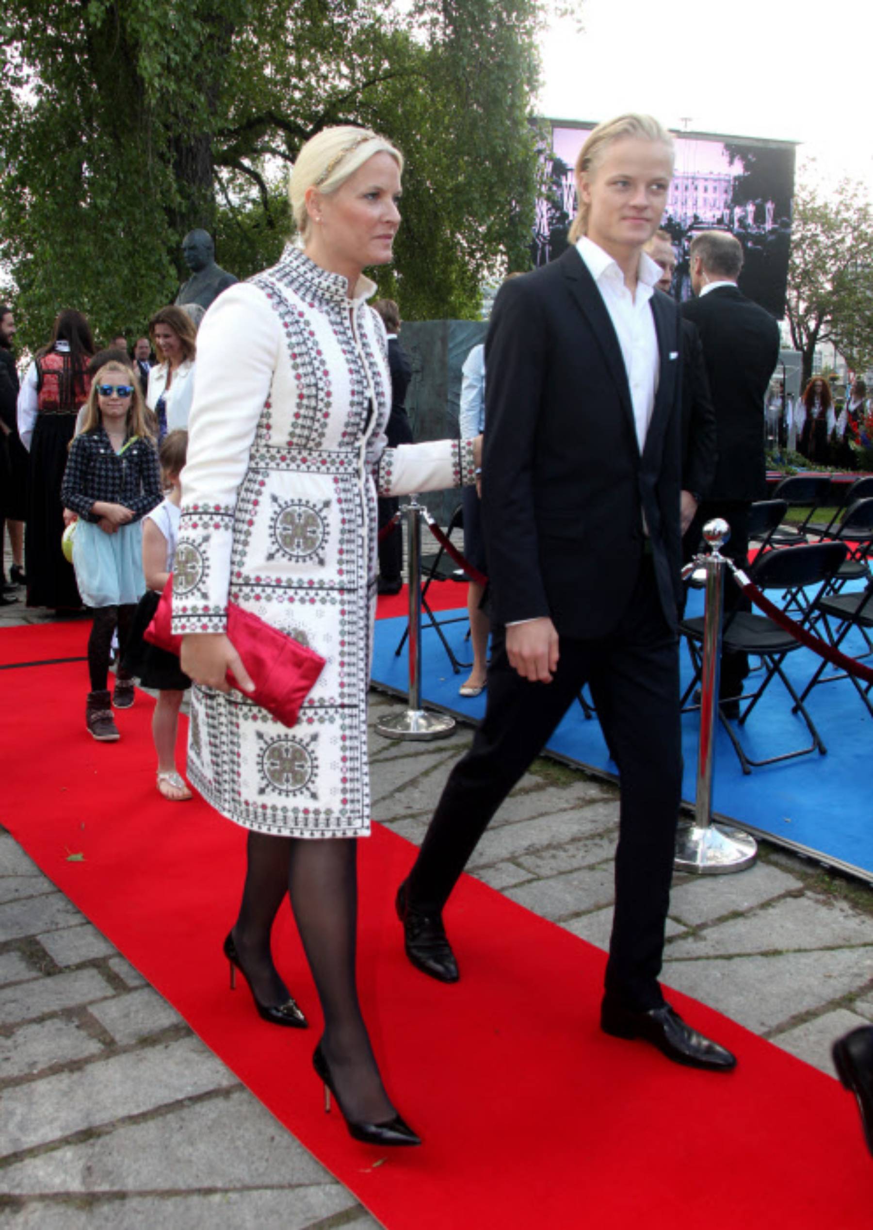 Marius Borg H&oslash;iby y la princesa Mette-Marit. (Foto: Gtres)