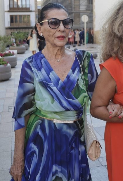 Carmen Flores en la boda de su nieta. (Foto: Gtres)