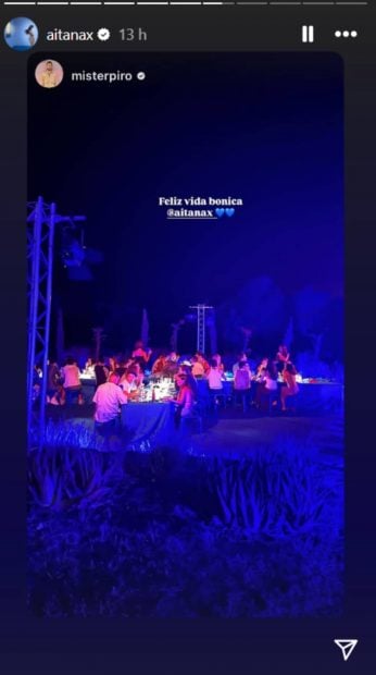 Cena de Aitana y sus amigos en Ibiza. (Foto: Instagram)