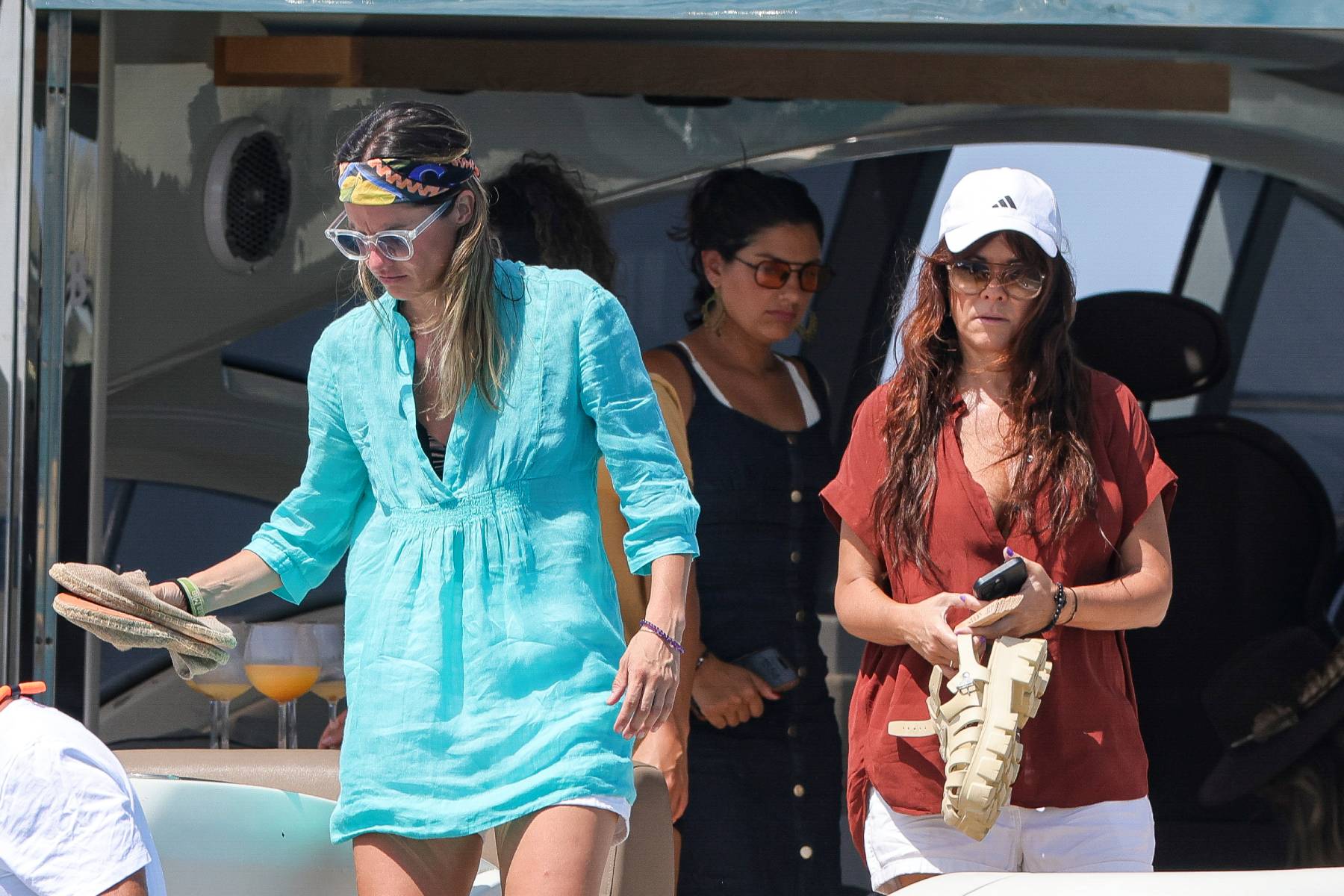 Vanesa Mart&iacute;n y Azahara Marg&oacute;n en Ibiza. (Foto: Gtres)