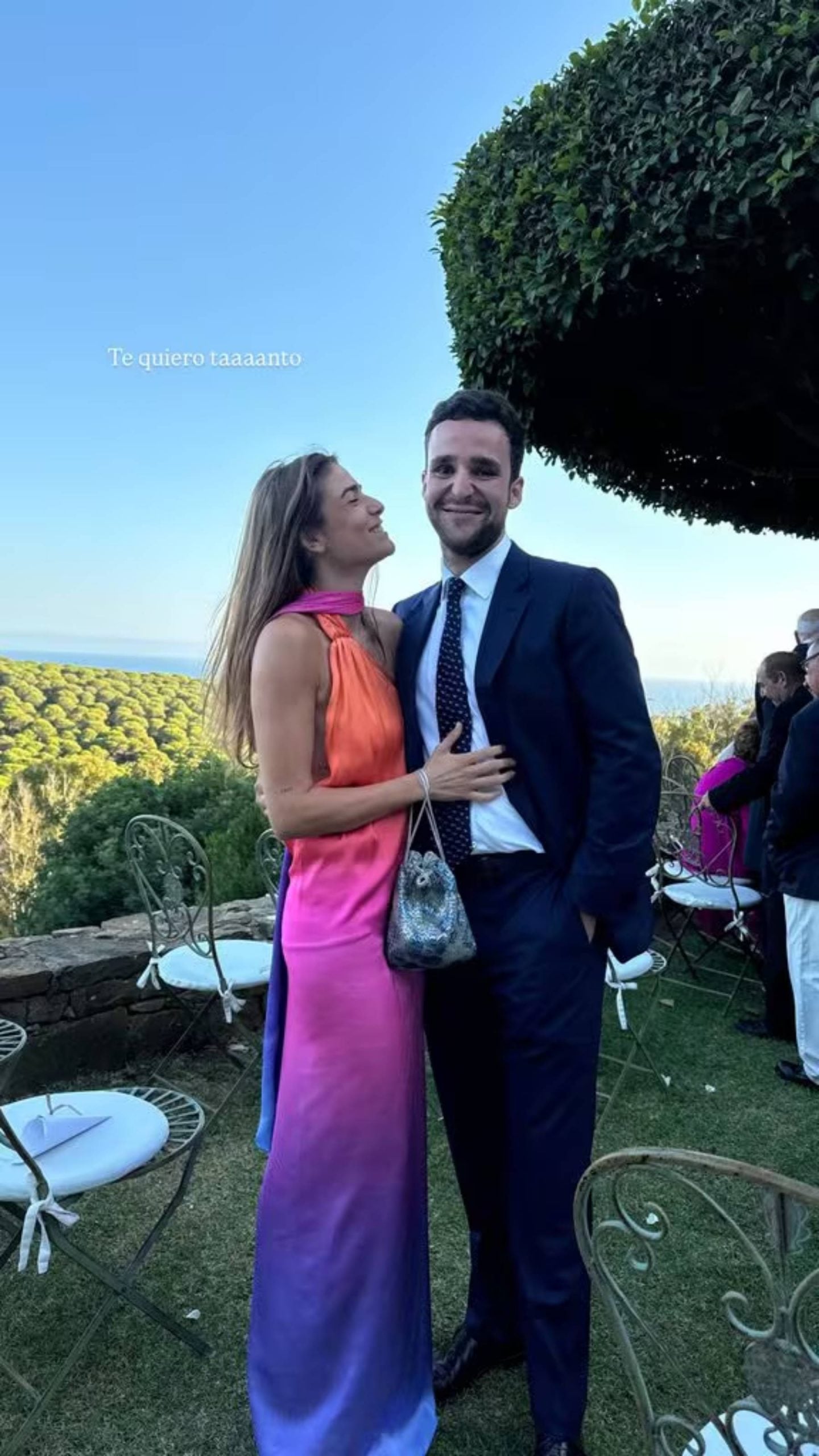 Froil&aacute;n y Candela Mart&iacute;nez Artalejo en una boda en C&aacute;diz. (Foto: RRSS)